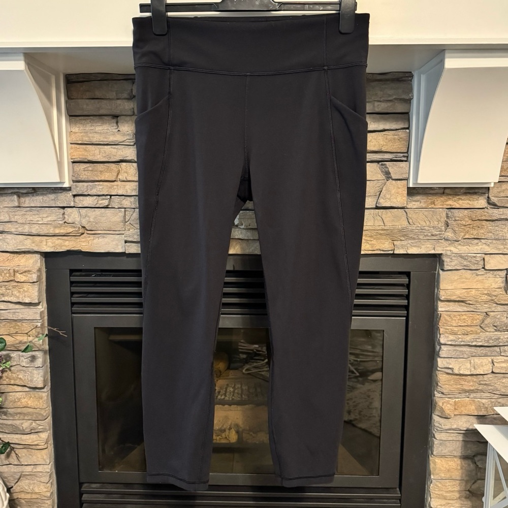 Lululemon Cropped Leggings. Size 10.
